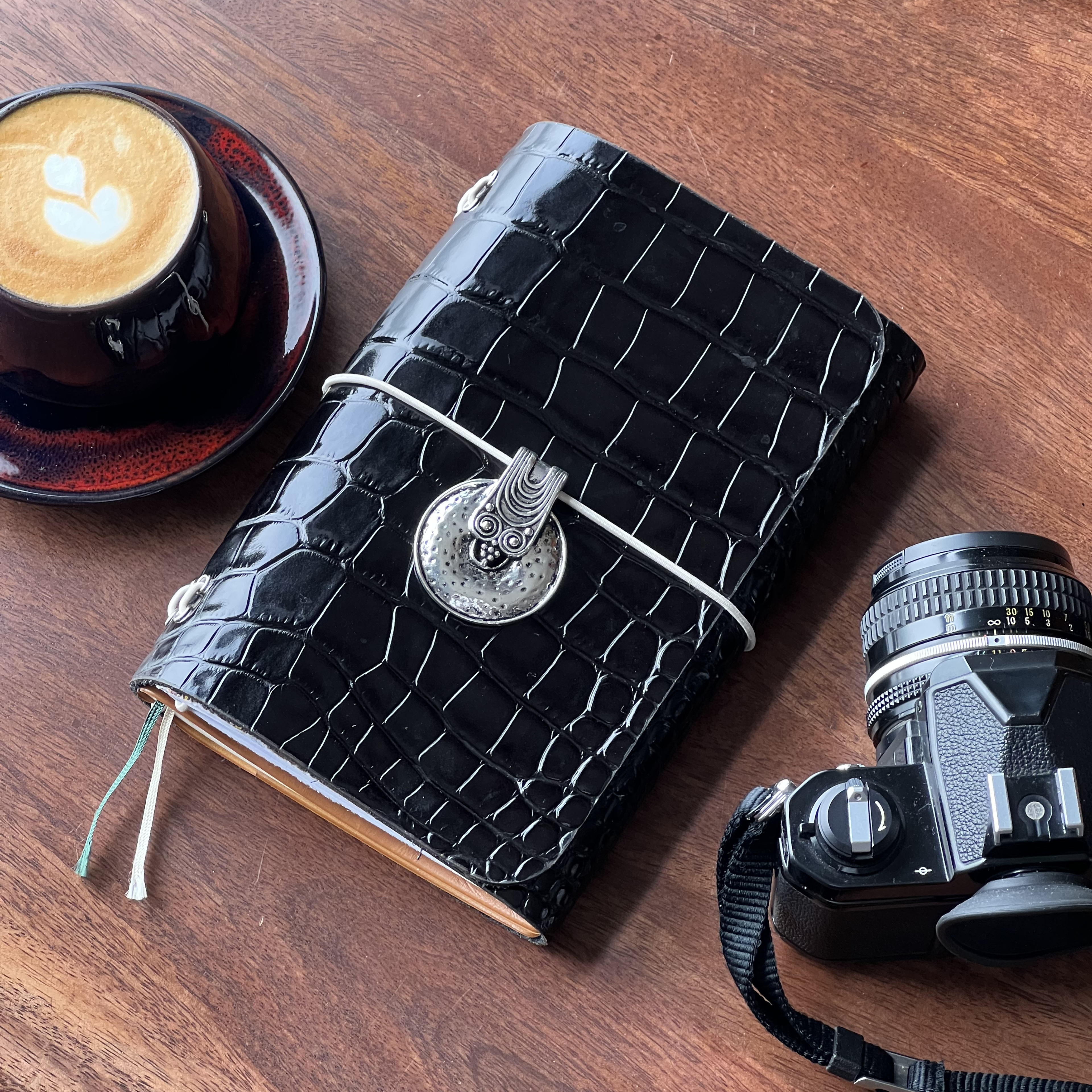 Móra · Refillable leather cover
