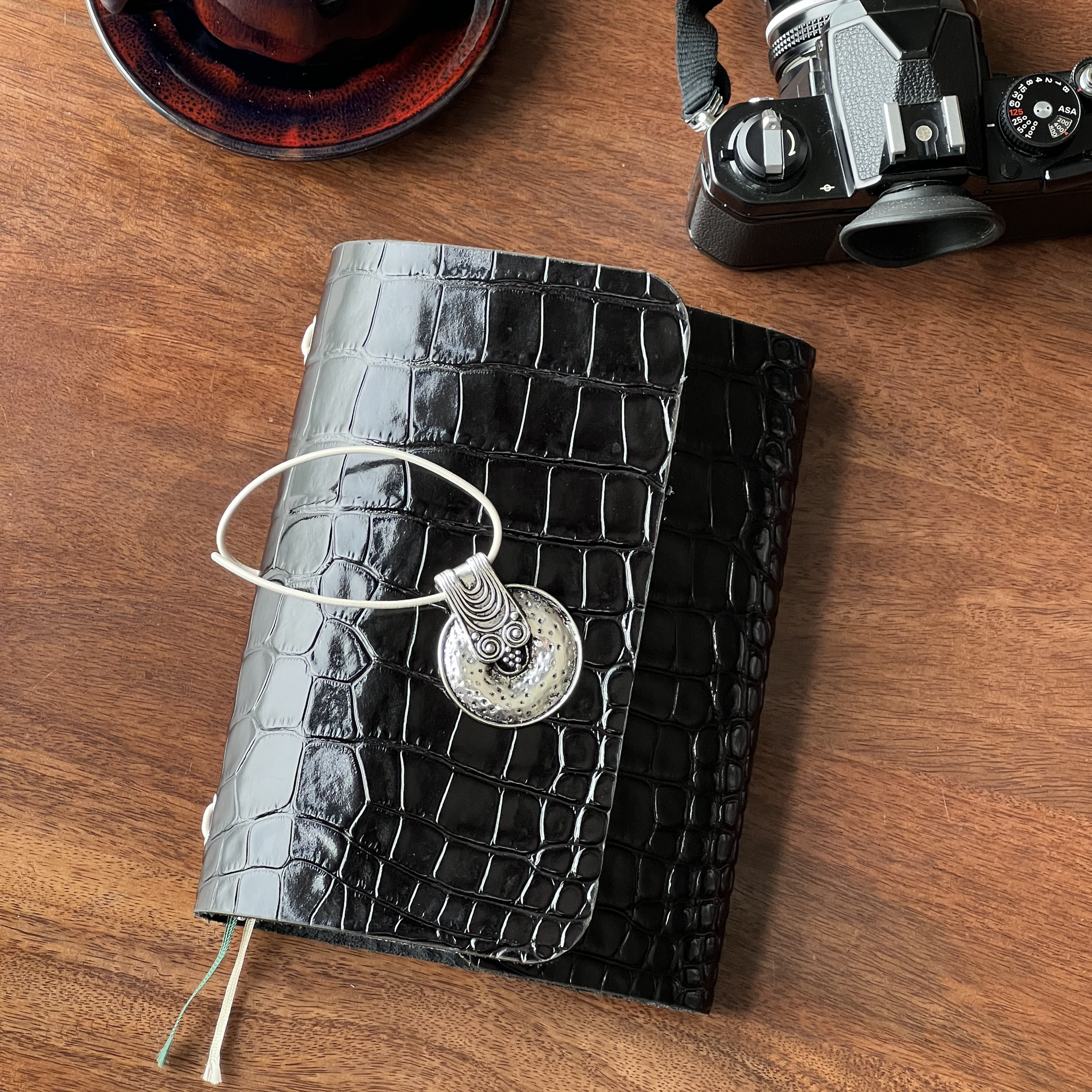 Móra · Refillable leather cover