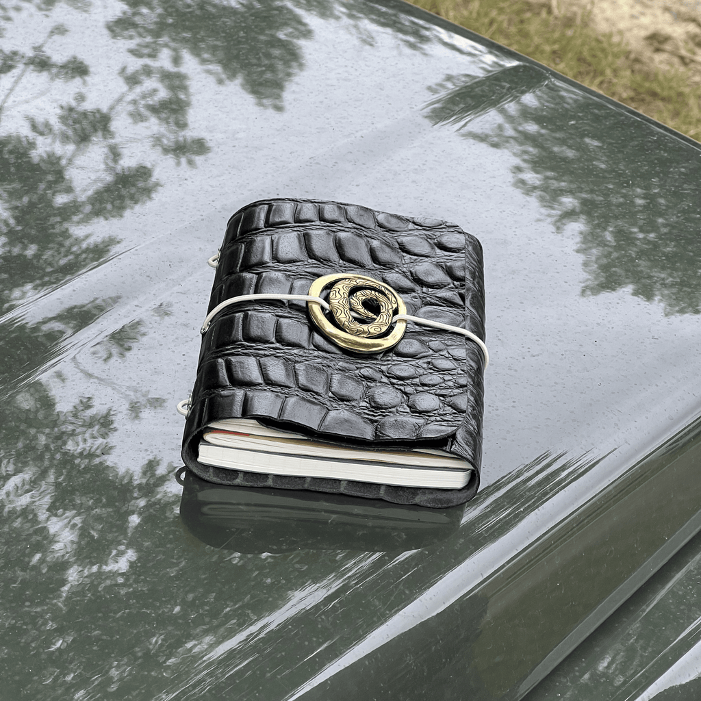 Ivory Carbó · Refillable Leather Case