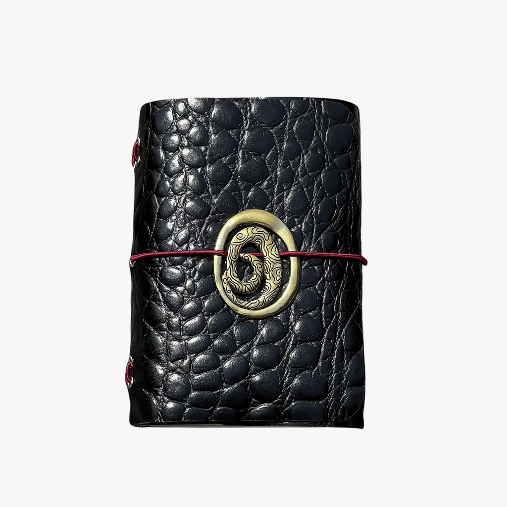 Carbó · Refillable Leather Case