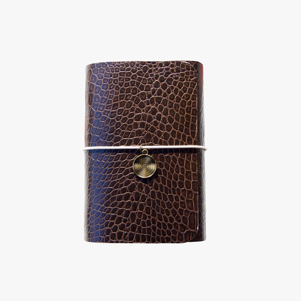 Escorça · Refillable Leather Case