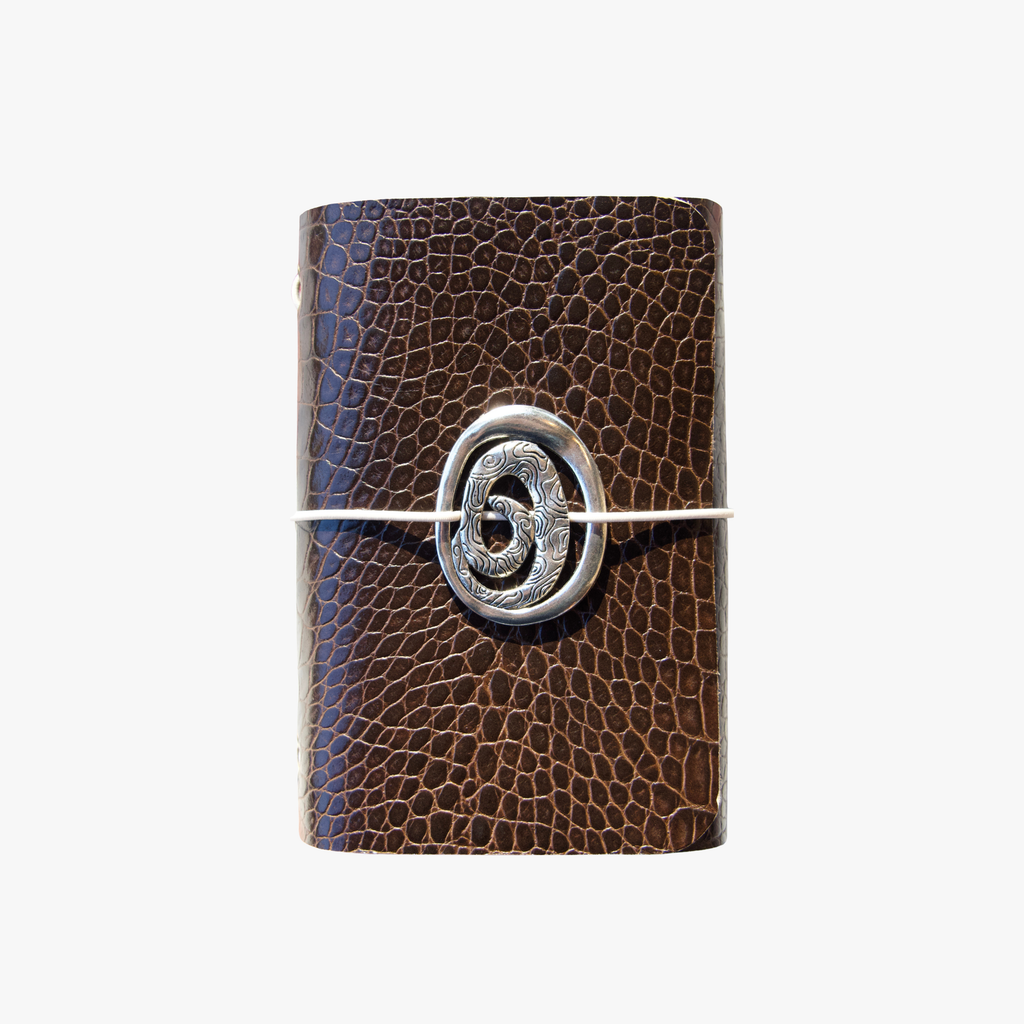 Escorça · Refillable Leather Case