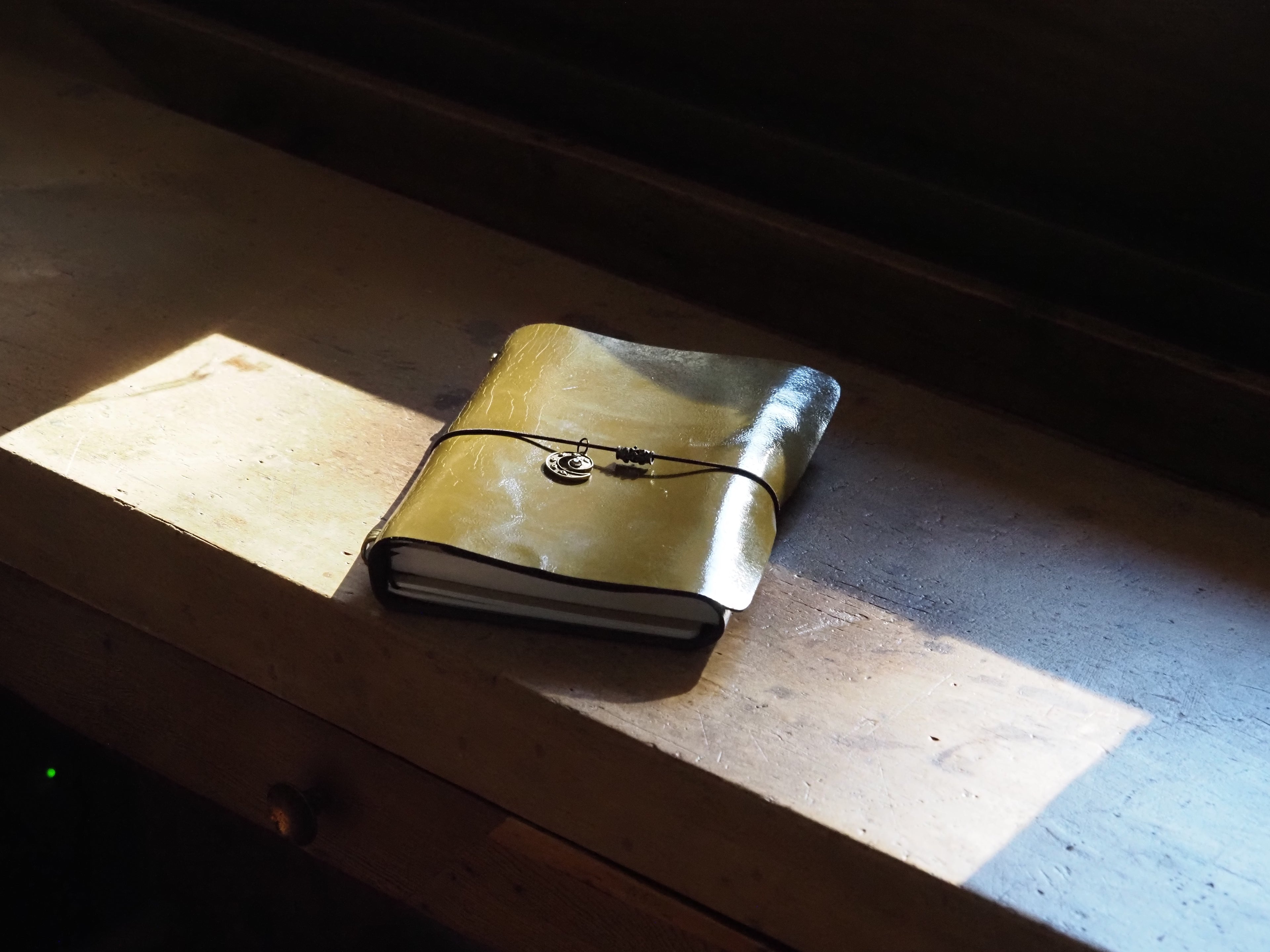 Oliveta · Funda de piel tamaño A6 o A5