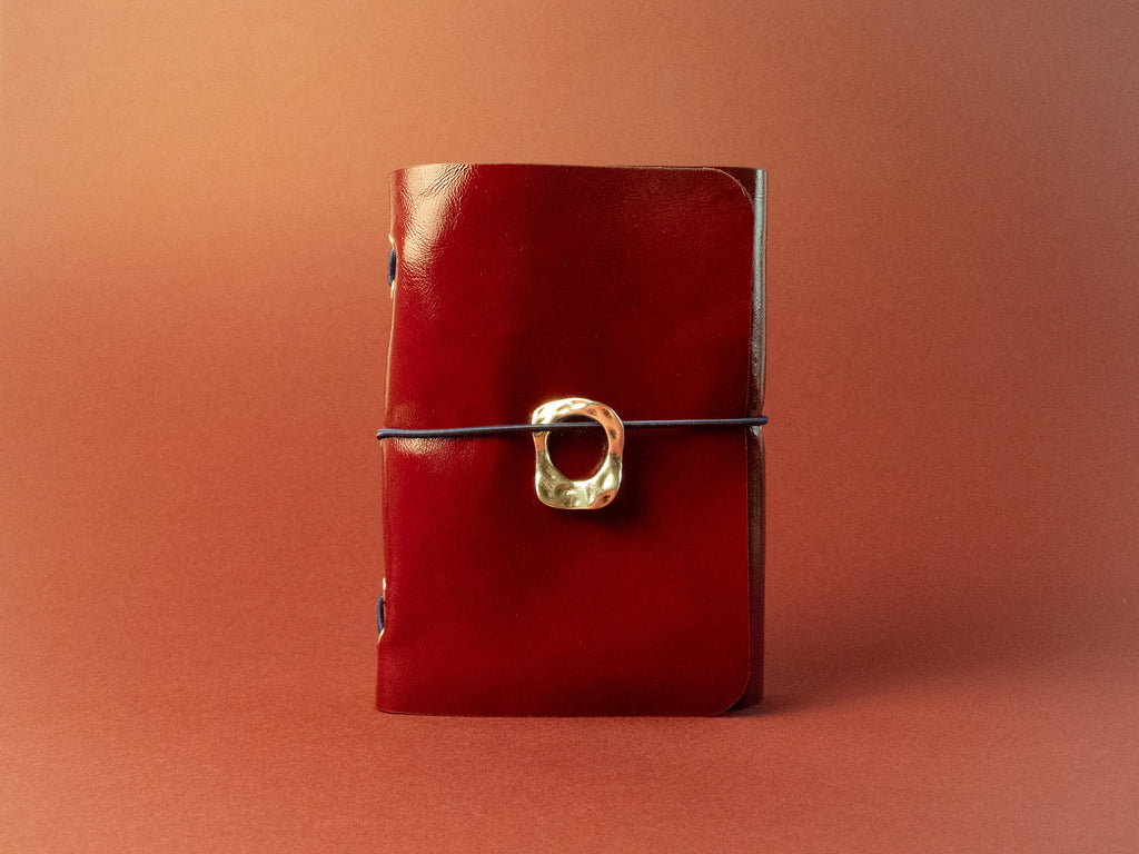 Cirera · Rechargeable leather case