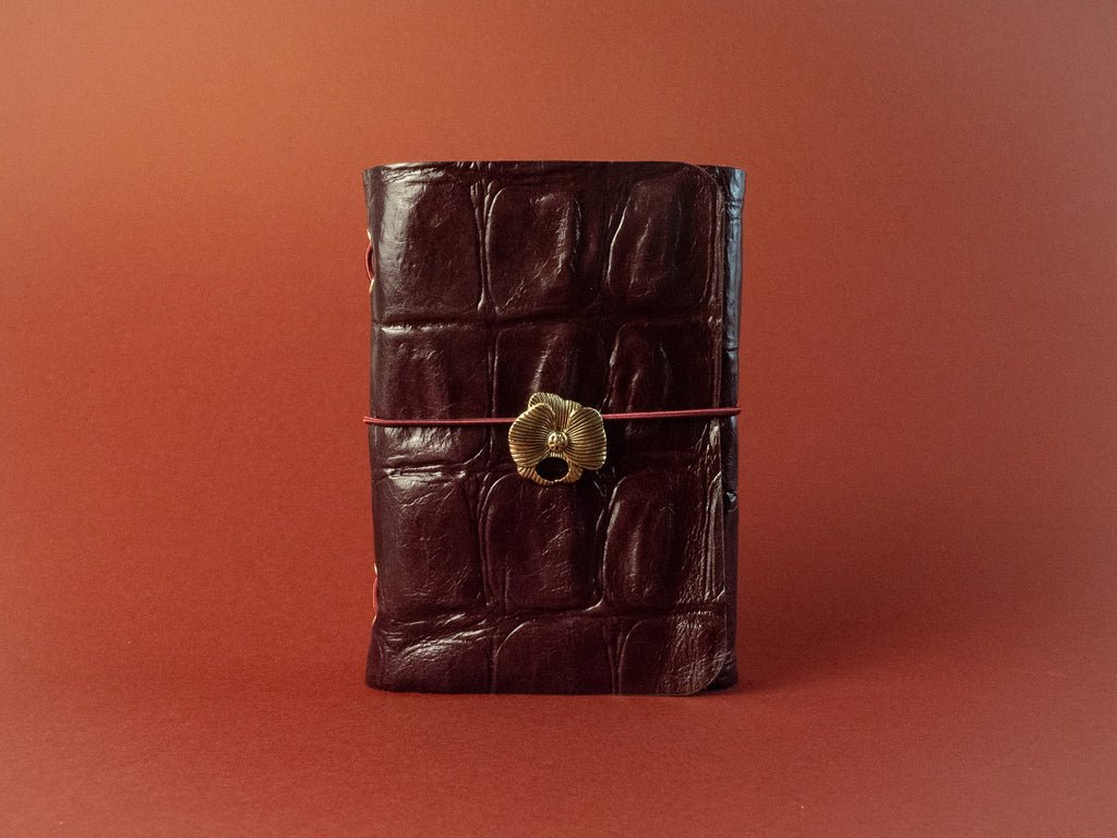 Figa Vermella · Refillable leather case
