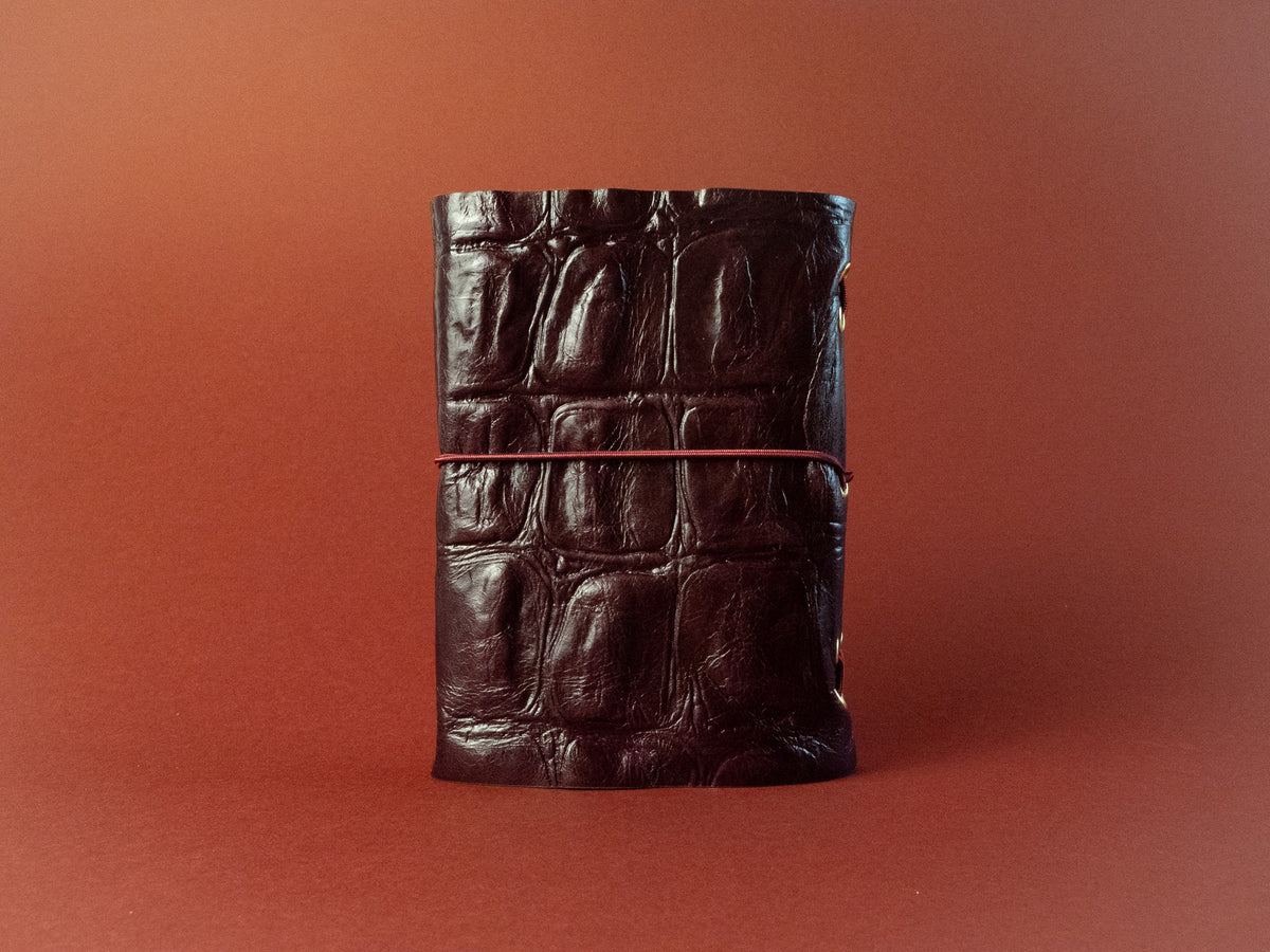 Figa Vermella · Refillable leather case