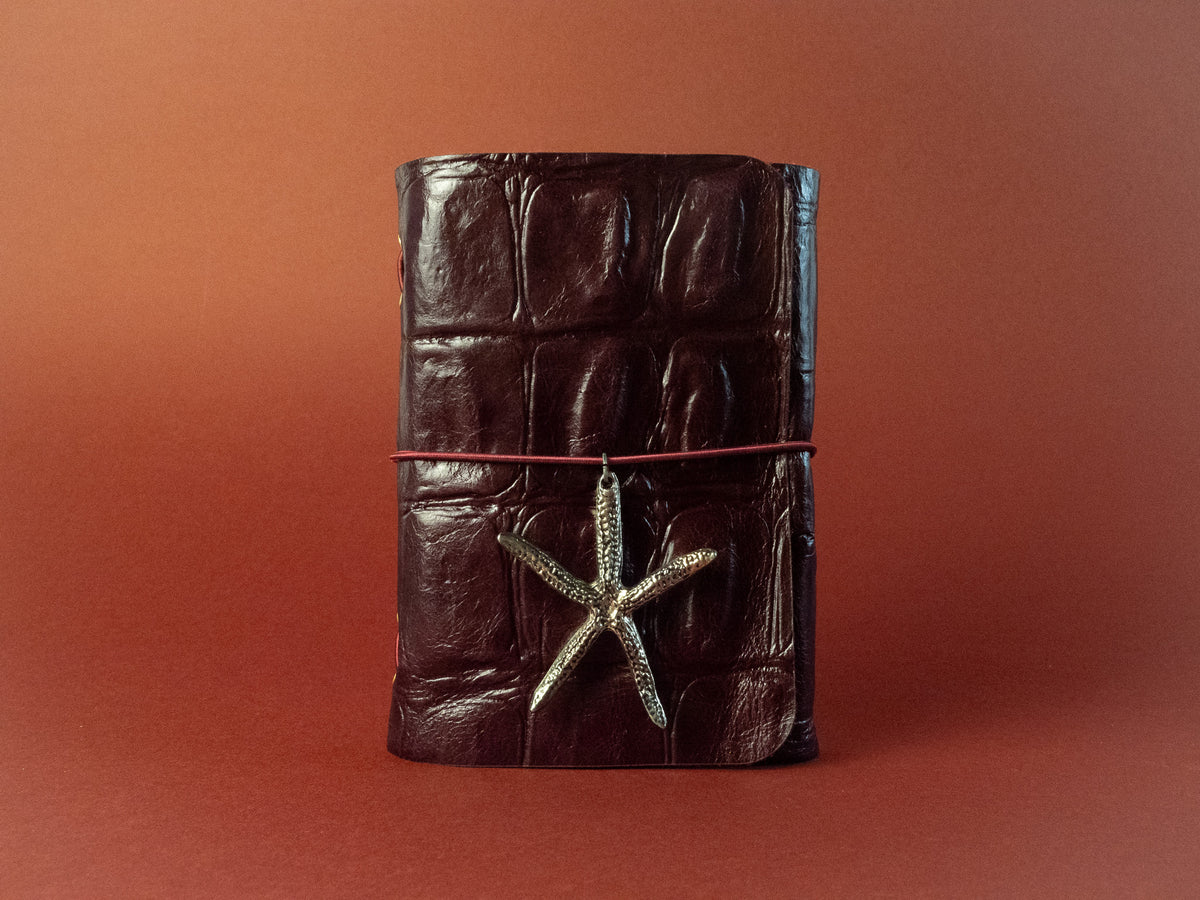 Figa Vermella · Refillable leather case