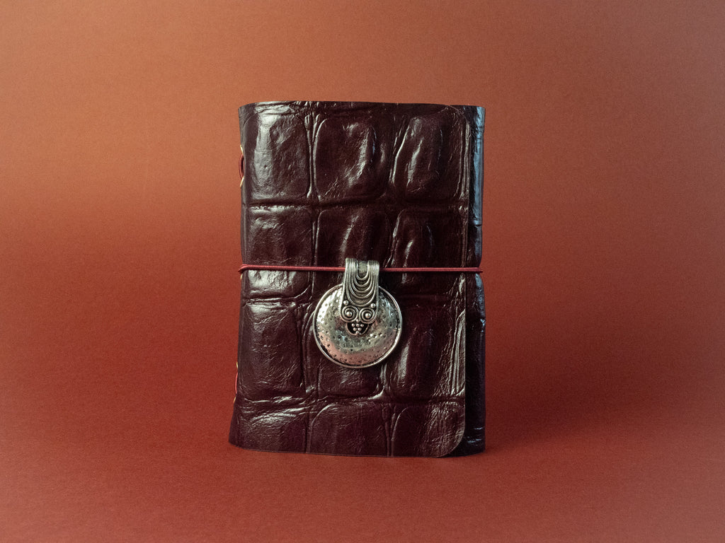 Figa Vermella · Refillable leather case