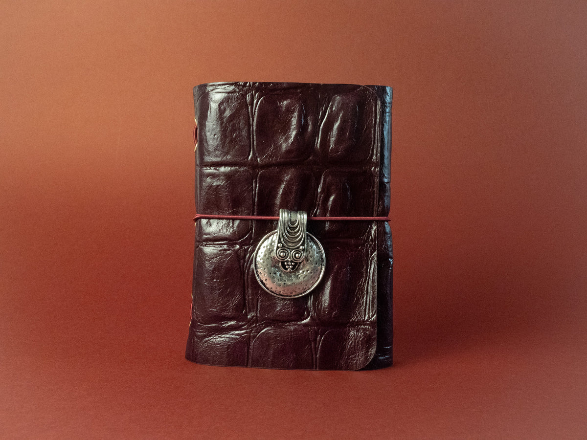 Figa Vermella · Refillable leather case