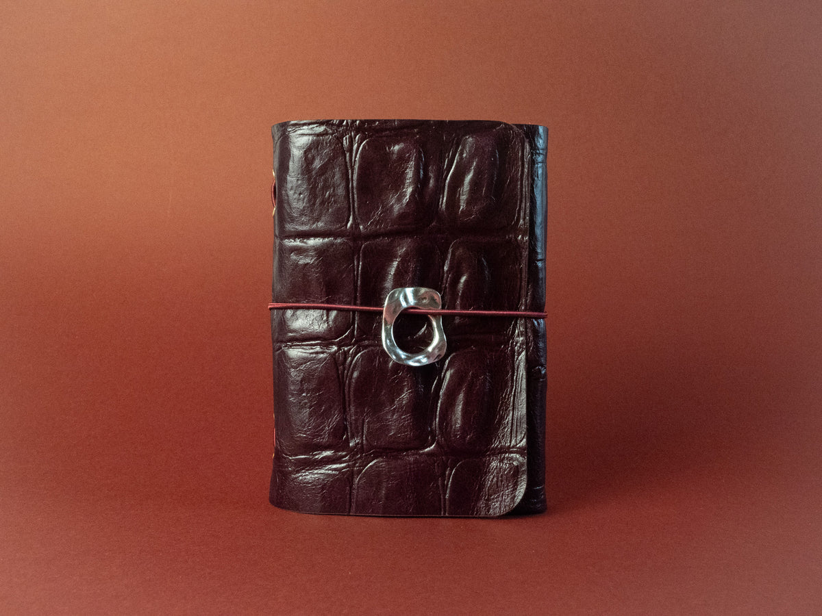 Figa Vermella · Refillable leather case