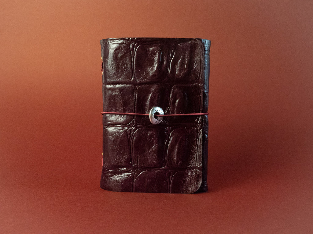 Figa Vermella · Refillable leather case