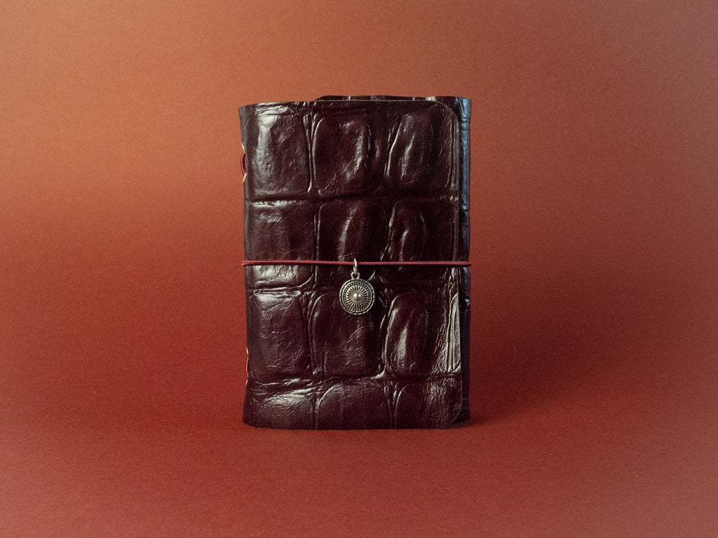 Figa Vermella · Refillable leather case