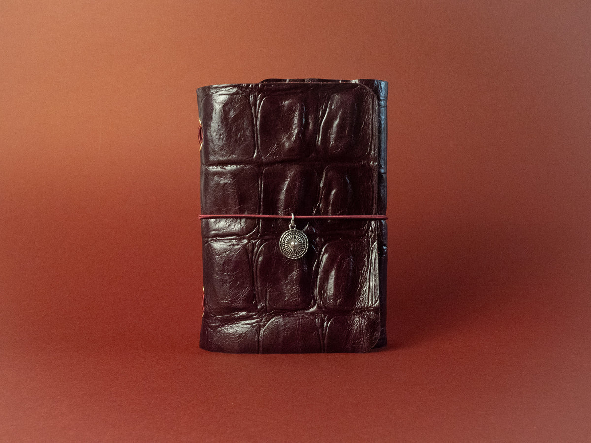 Figa Vermella · Refillable leather case