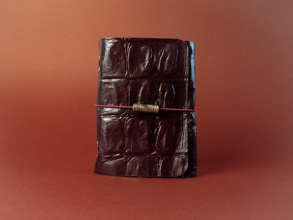 Figa Vermella · Refillable leather case
