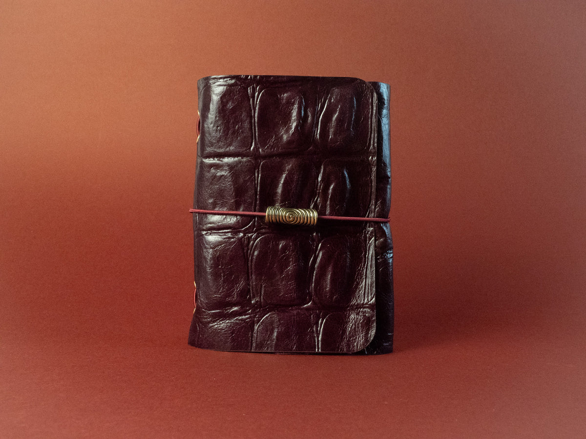 Figa Vermella · Refillable leather case