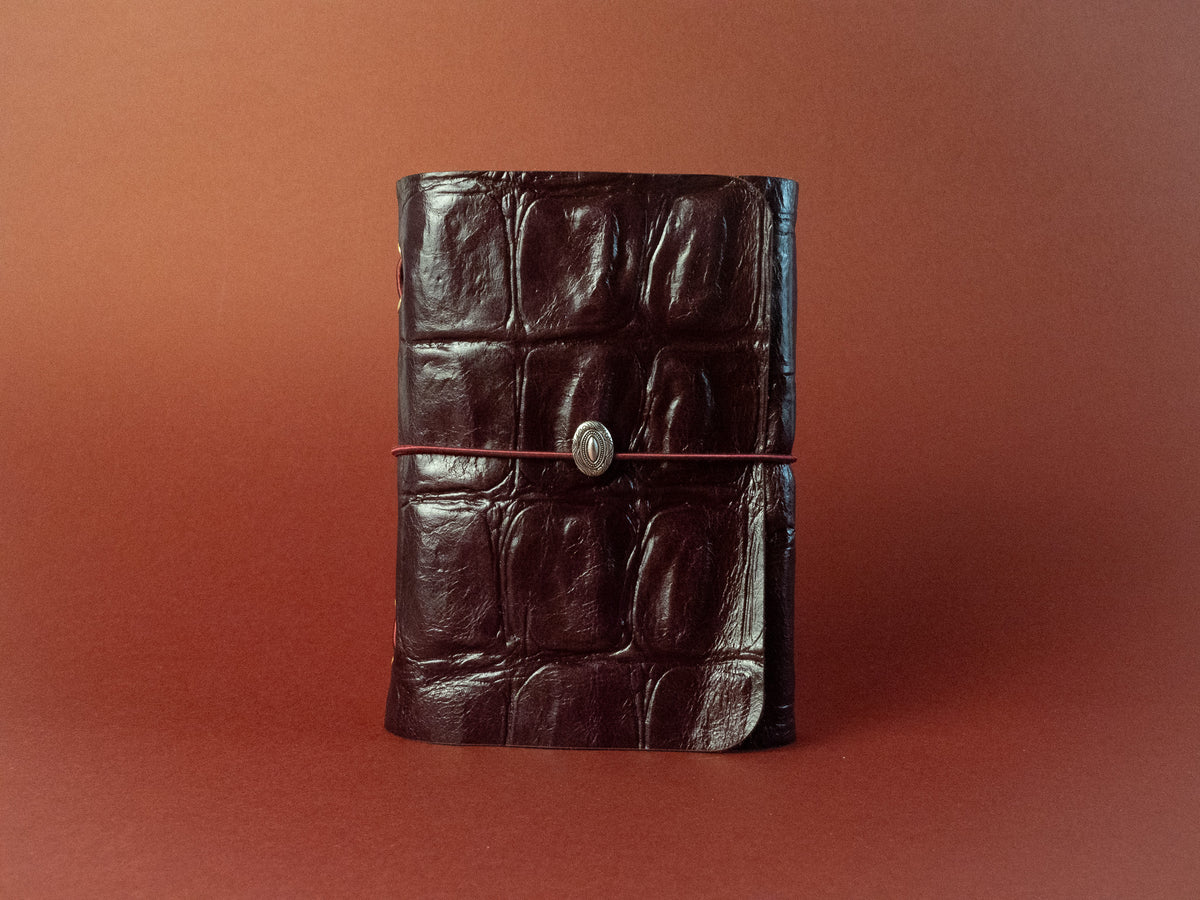 Figa Vermella · Refillable leather case