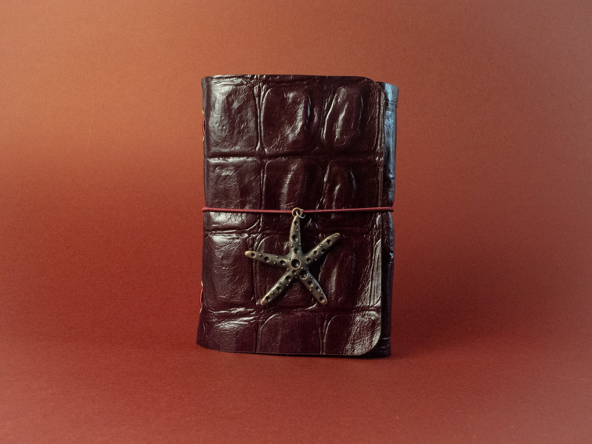 Figa Vermella · Refillable leather case