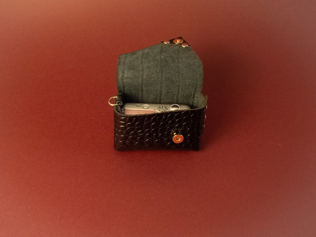 Móra · Leather case for analog camera