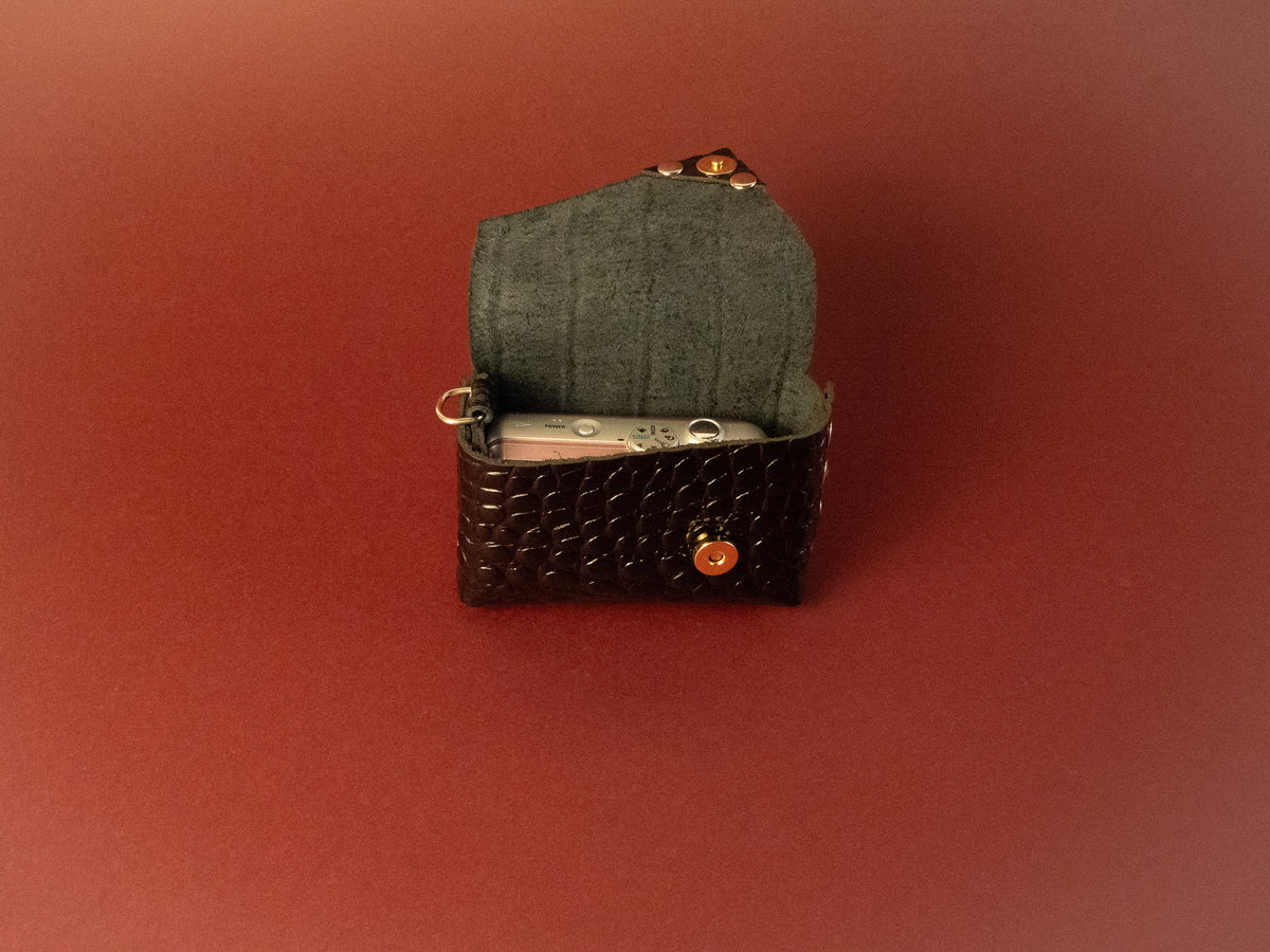 Móra · Leather case for analog camera
