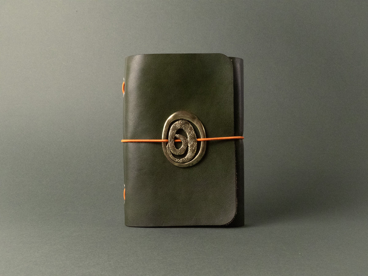 Fulla · Refillable Leather Case