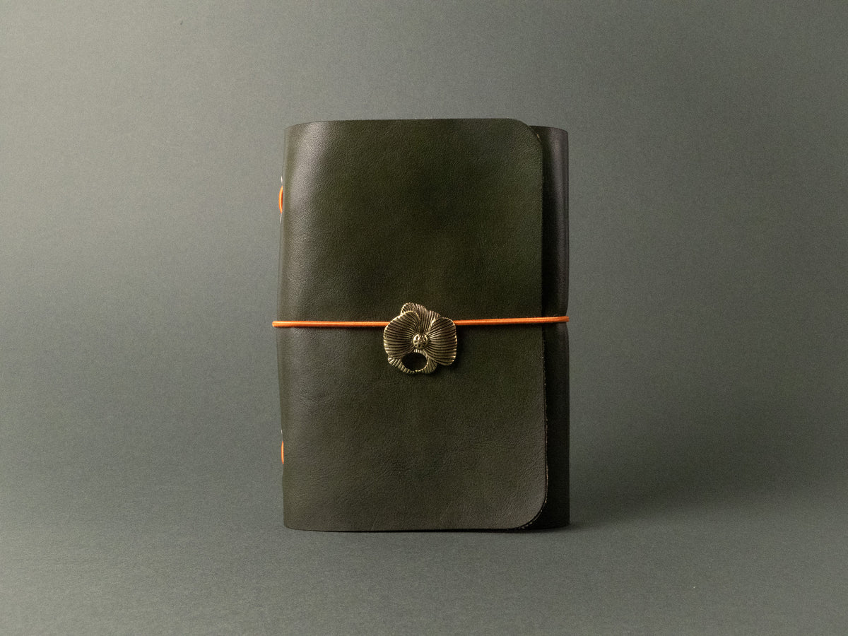 Fulla · Refillable Leather Case
