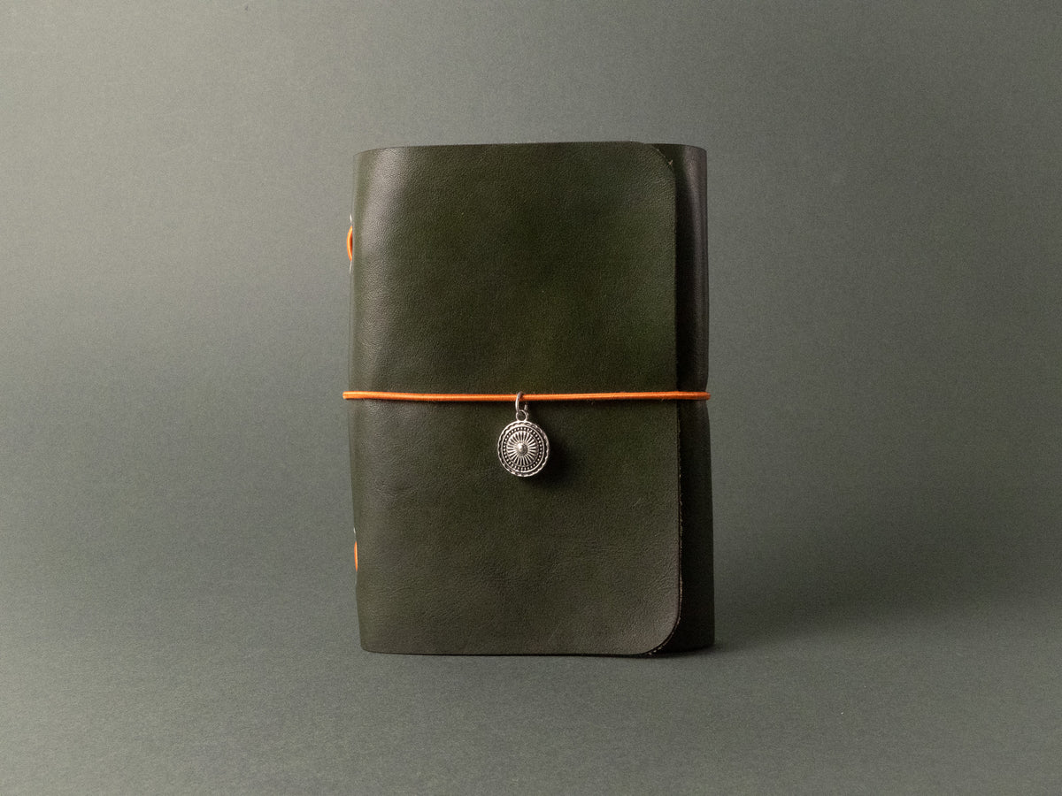 Fulla · Refillable Leather Case