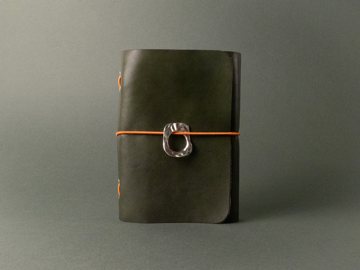 Fulla · Refillable Leather Case