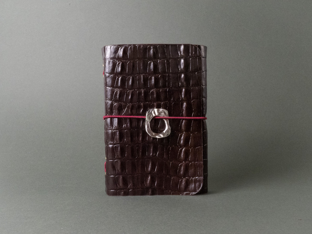 Cacau · Refillable leather case