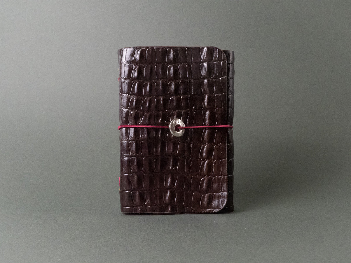 Cacau · Refillable leather case