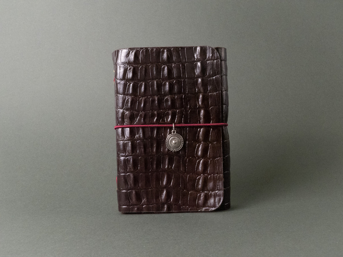 Cacau · Refillable leather case
