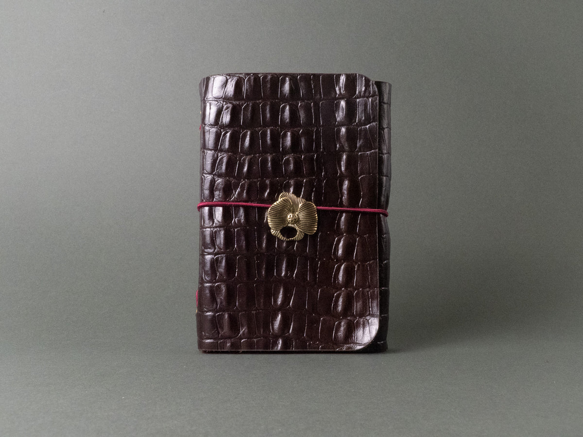 Cacau · Refillable leather case