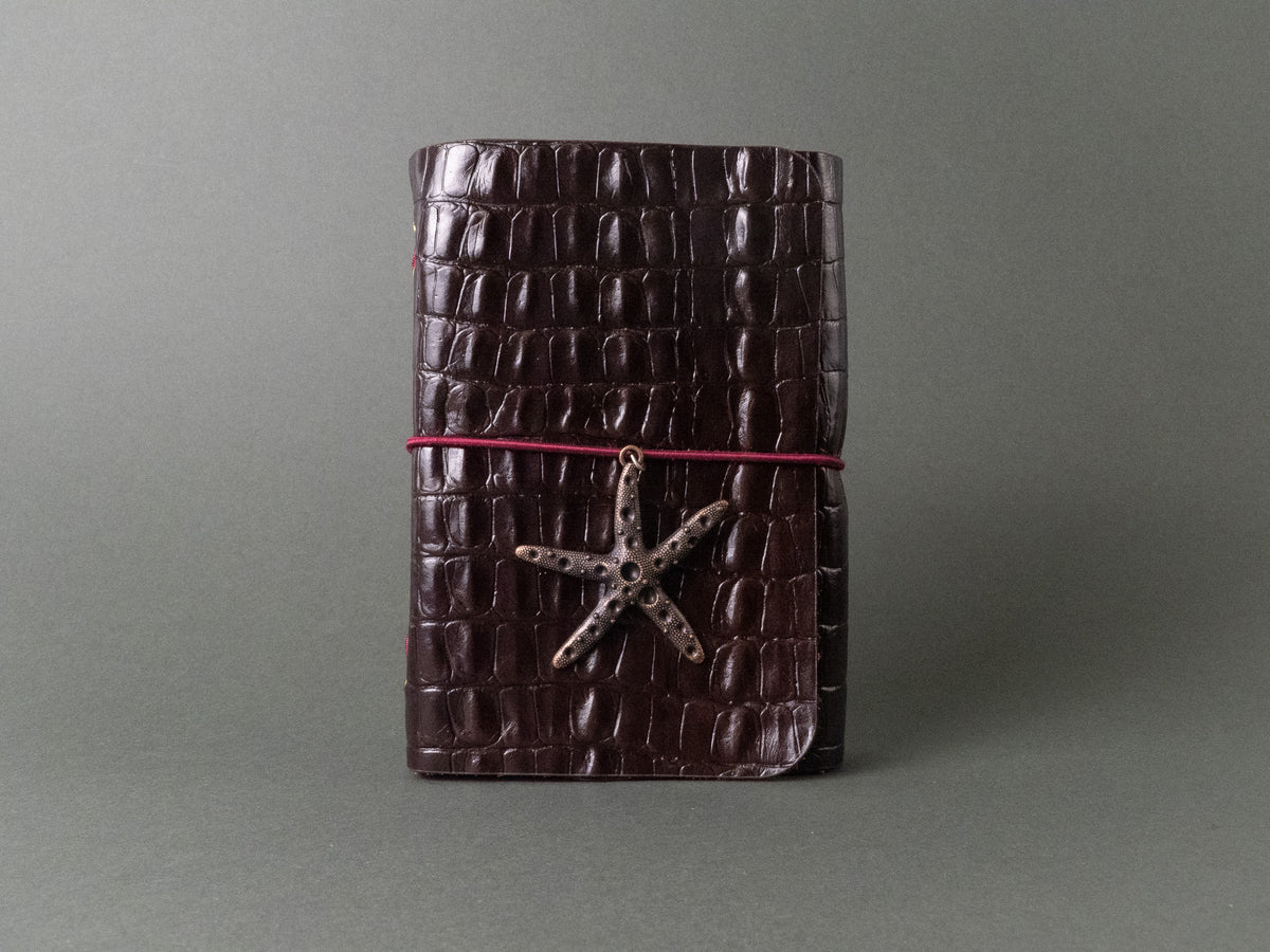 Cacau · Refillable leather case